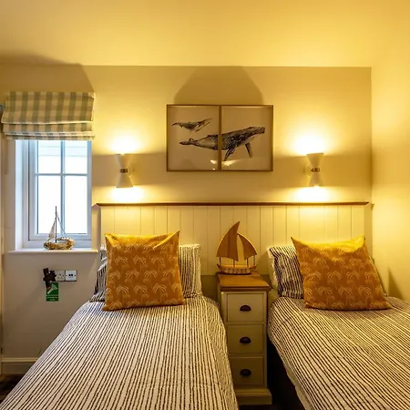 Bay House Step Free The Bay With Ev Car Point 펜션